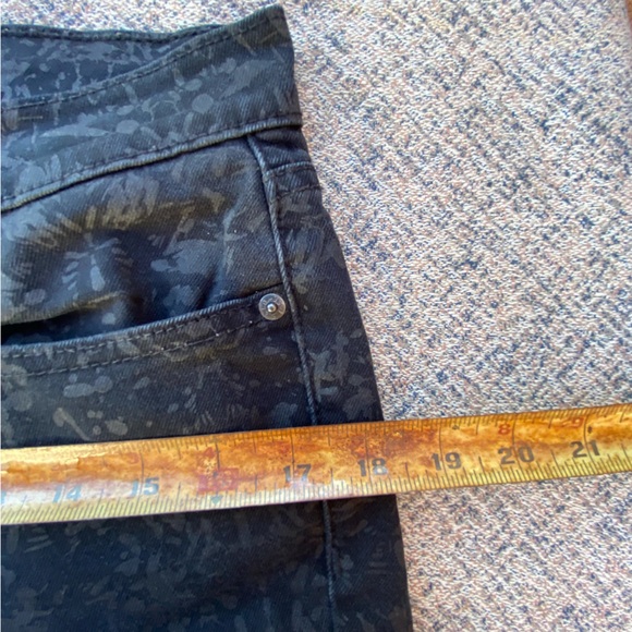 Levi’s 524 Too Superlow Jeans Black Denim Printed Design size 29 8 Skinny - Picture 3 of 14